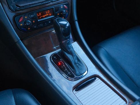 Used 2002 Mercedes-Benz C 320 Sedan image 22