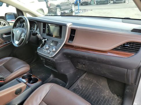 Used 2017 Toyota Sienna Limited Premium w/ Advanced Technology Package FWD image 29