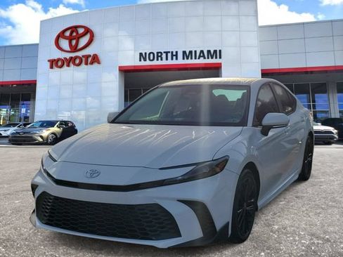 Used 2025 Toyota Camry SE FWD image 2