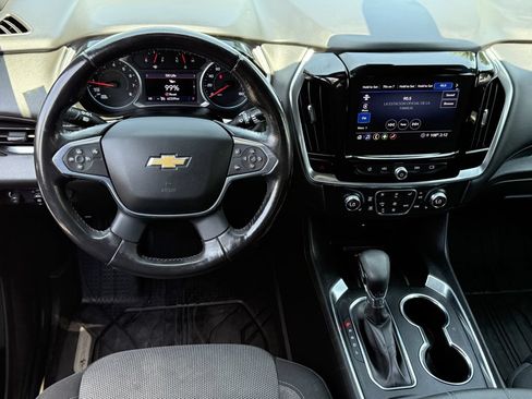 Used 2022 Chevrolet Traverse LT FWD image 12