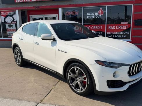 Used 2017 Maserati Levante AWD/4WD image 2
