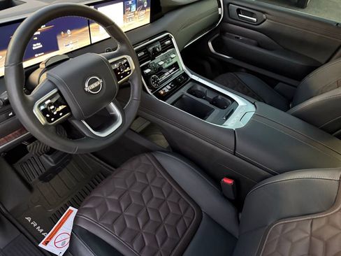 Certified 2025 Nissan Armada Platinum Reserve image 17