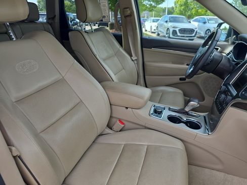 Used 2017 Jeep Grand Cherokee Overland AWD/4WD image 10