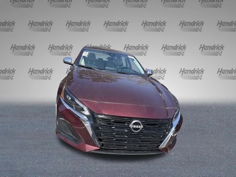 Used 2025 Nissan Altima 2.5 SV image 3