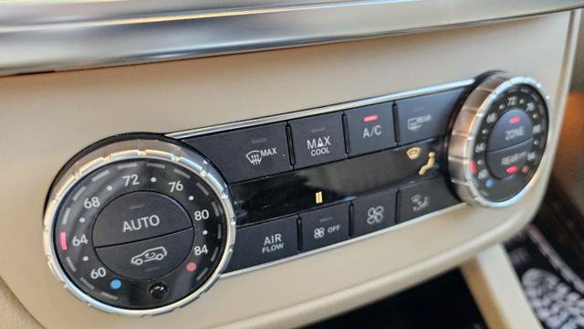 Used 2014 Mercedes-Benz GL 550 4MATIC w/ Driver Assistance Package image 27