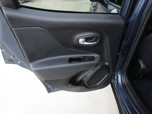 Used 2022 Jeep Renegade Latitude w/ Convenience Group image 15