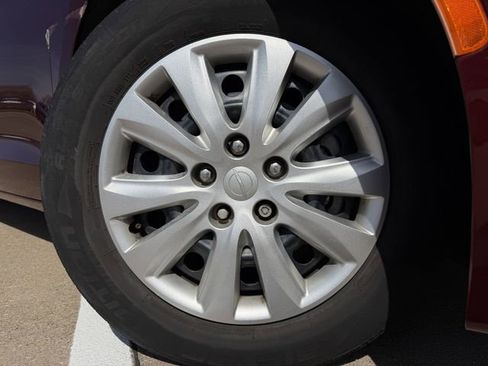 Used 2020 Chrysler Voyager L image 9