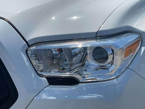 Used 2022 Toyota Tacoma SR w/ SR Convenience Package RWD image 9