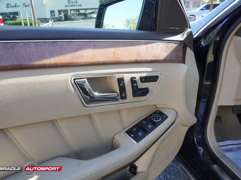 Used 2011 Mercedes-Benz E 350 4MATIC Wagon image 16