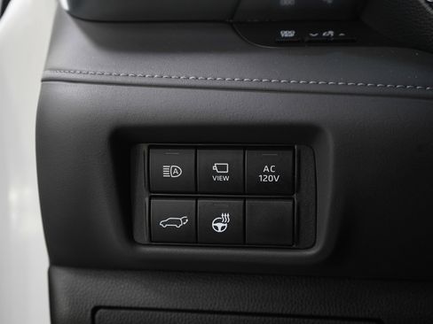 Used 2025 Toyota Highlander Platinum image 25