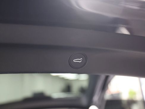 Used 2021 Tesla Model Y Performance image 43