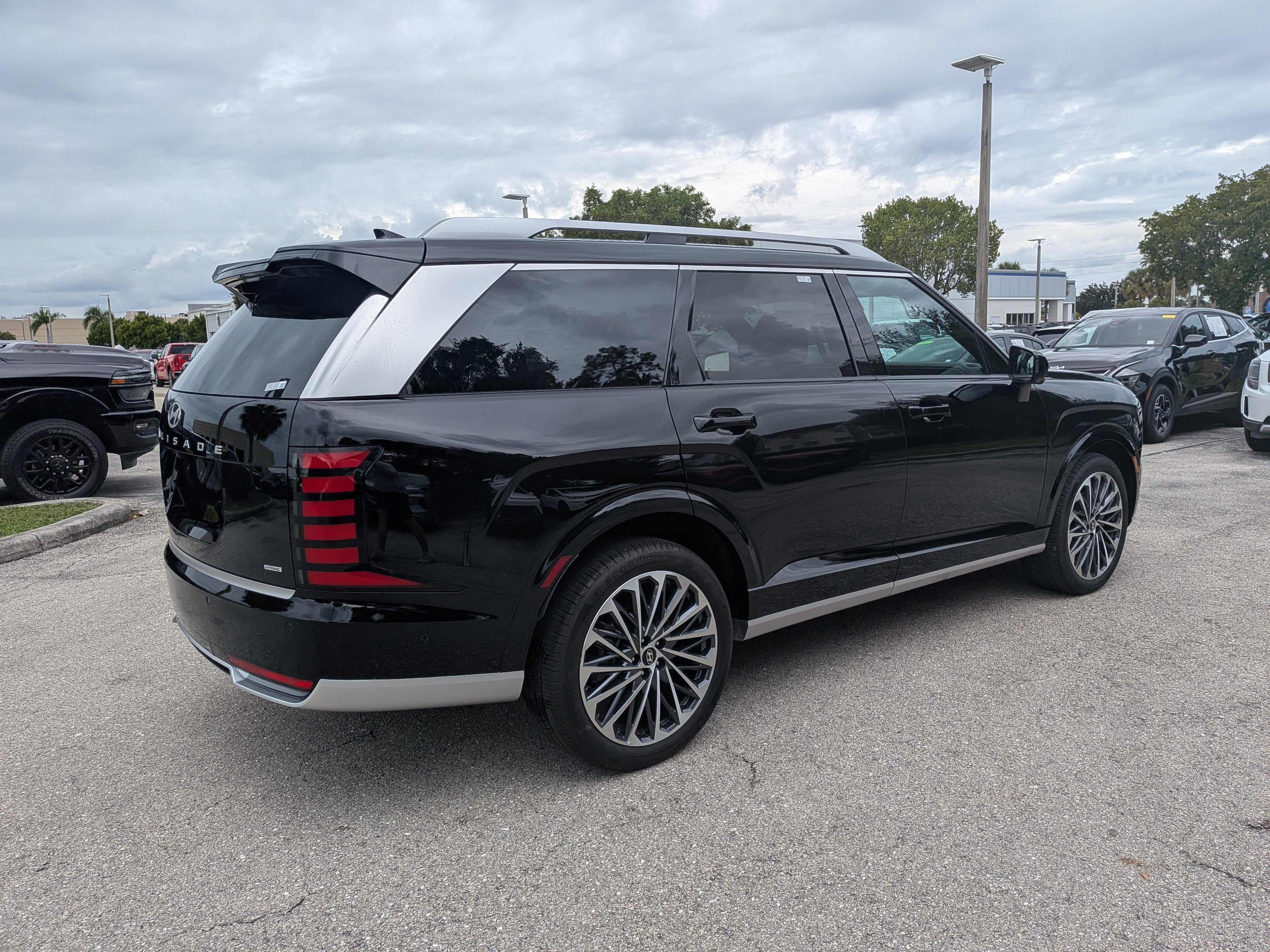 Used 2026 Hyundai Palisade Calligraphy AWD/4WD image 4
