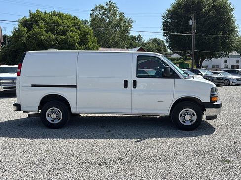 Used 2021 Chevrolet Express 2500 w/ Driver Convenience Package RWD image 4