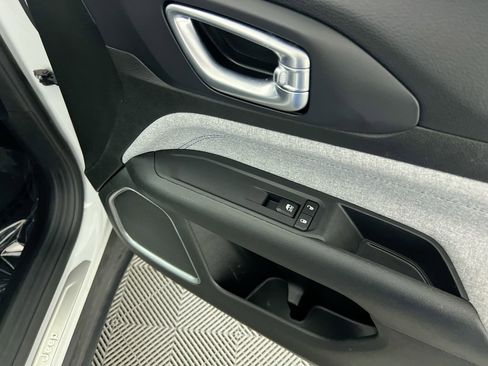 Used 2023 Jeep Compass Sport image 32