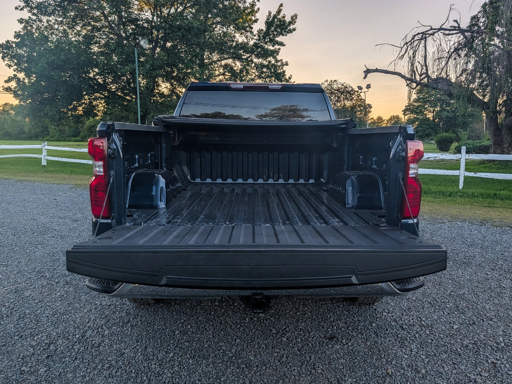 Used 2023 Chevrolet Silverado 1500 LT AWD/4WD image 7