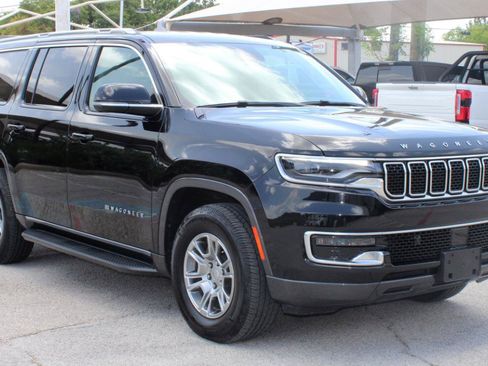 Used 2022 Jeep Wagoneer Series I AWD/4WD image 2