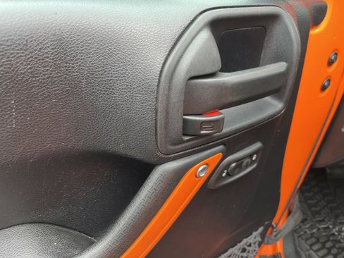 Used 2012 Jeep Wrangler Unlimited Sport AWD/4WD image 31