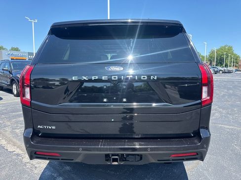 Used 2025 Ford Expedition Active AWD/4WD image 8