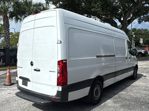 Used 2021 Freightliner Sprinter 2500 RWD image 5