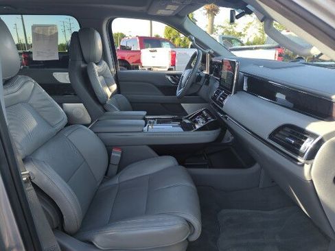 Used 2021 Lincoln Navigator Reserve w/ Luxury Package image 18