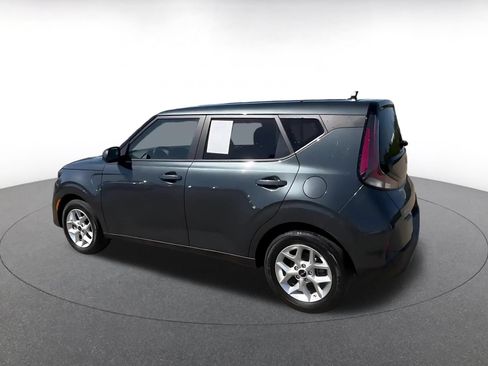 Used 2025 Kia Soul LX w/ LX Technology Package FWD image 10