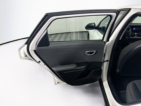 Used 2025 Kia K4 FWD image 25