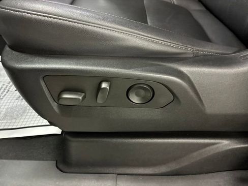 Used 2022 Chevrolet Tahoe LT w/ Luxury Package AWD/4WD image 28