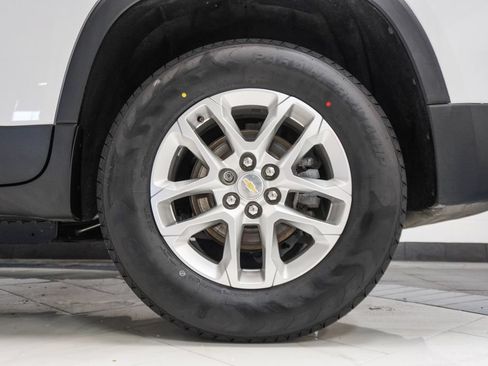 Used 2021 Chevrolet Traverse LT FWD image 35