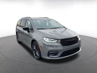 Used 2025 Chrysler Pacifica Limited