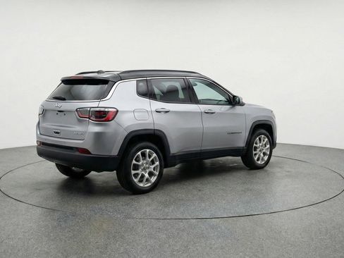 Used 2025 Jeep Compass Limited image 9