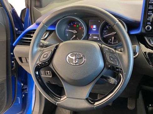Used 2020 Toyota C-HR XLE image 16