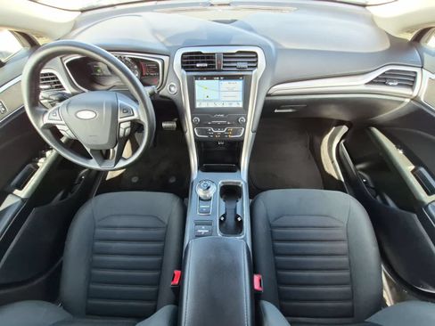 Used 2019 Ford Fusion SE FWD image 15