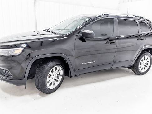 Used 2020 Jeep Cherokee Latitude FWD image 4