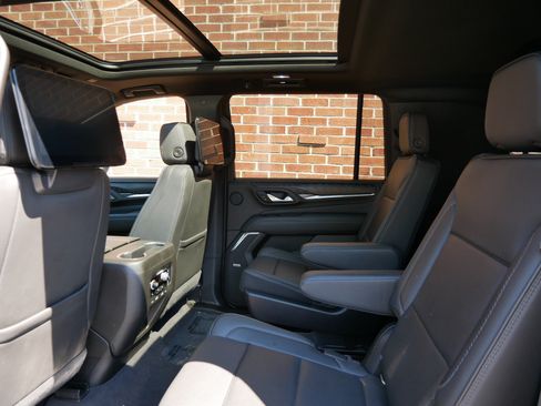 Used 2021 GMC Yukon XL Denali w/ Denali Premium Package AWD/4WD image 10