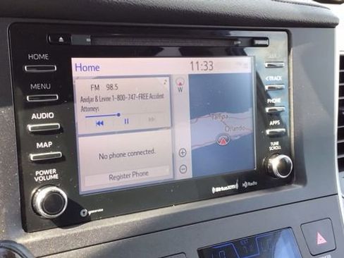 Used 2020 Toyota Sienna XLE image 25