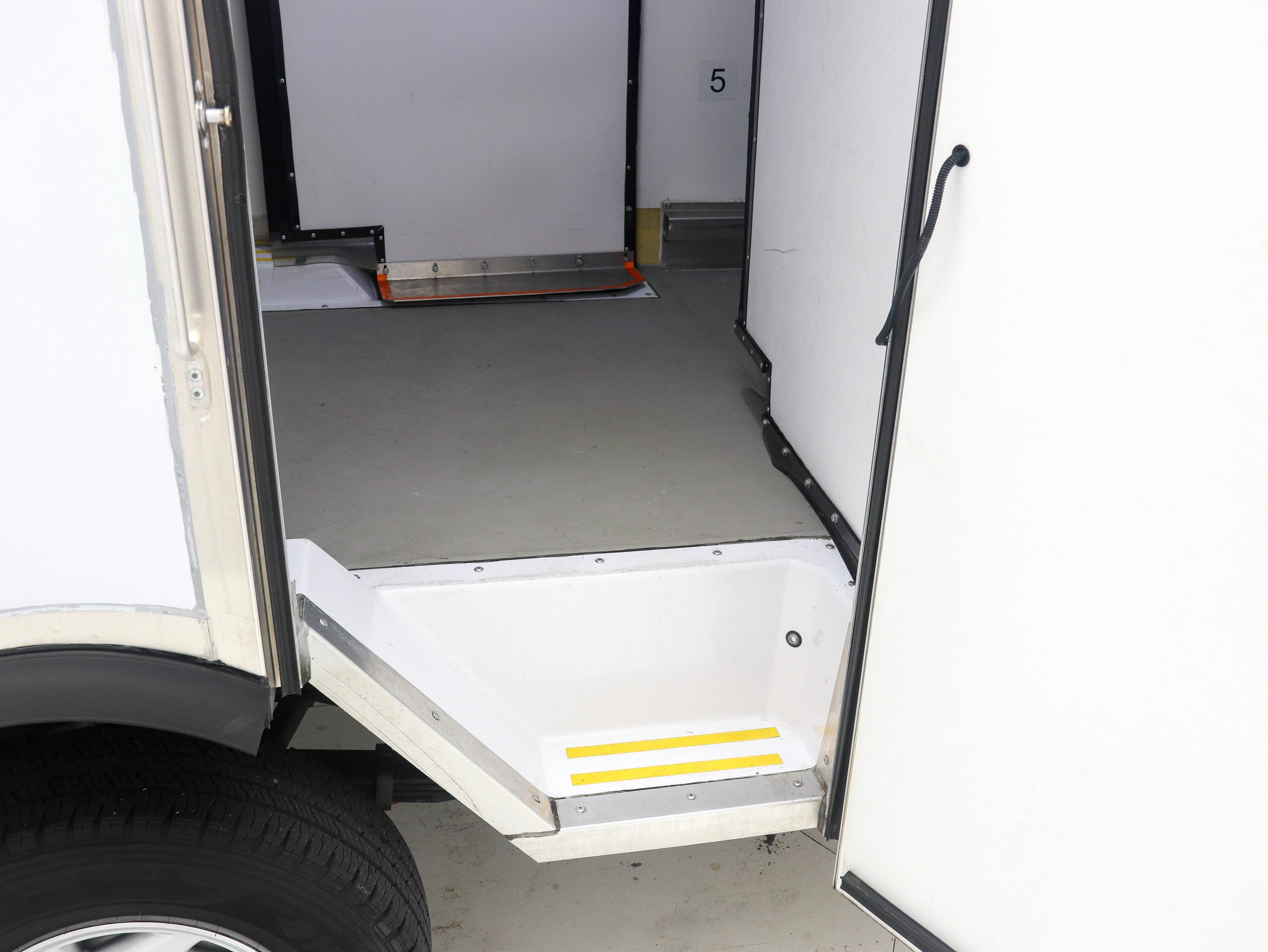Used 2023 Ford E-350 and Econoline 350 Super Duty RWD image 12