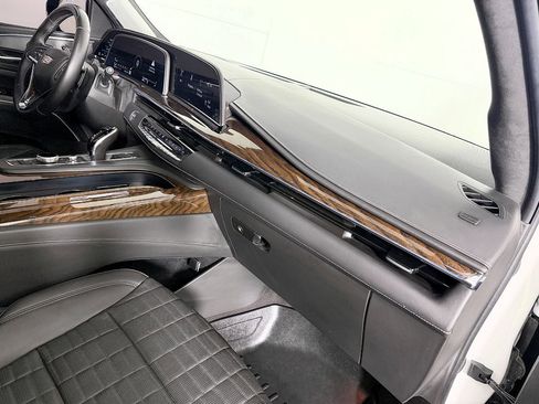 Used 2022 Cadillac Escalade Sport Platinum w/ Heavy-Duty Trailer Package AWD/4WD image 65