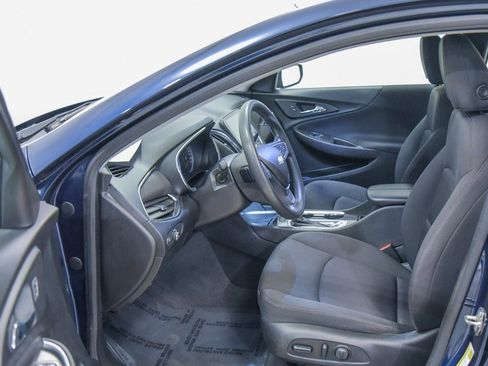 Used 2019 Chevrolet Malibu LT image 2