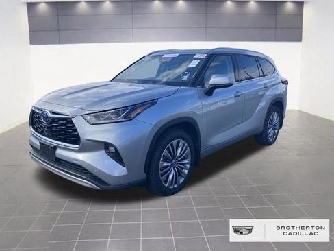 Used 2021 Toyota Highlander Platinum AWD/4WD image 1