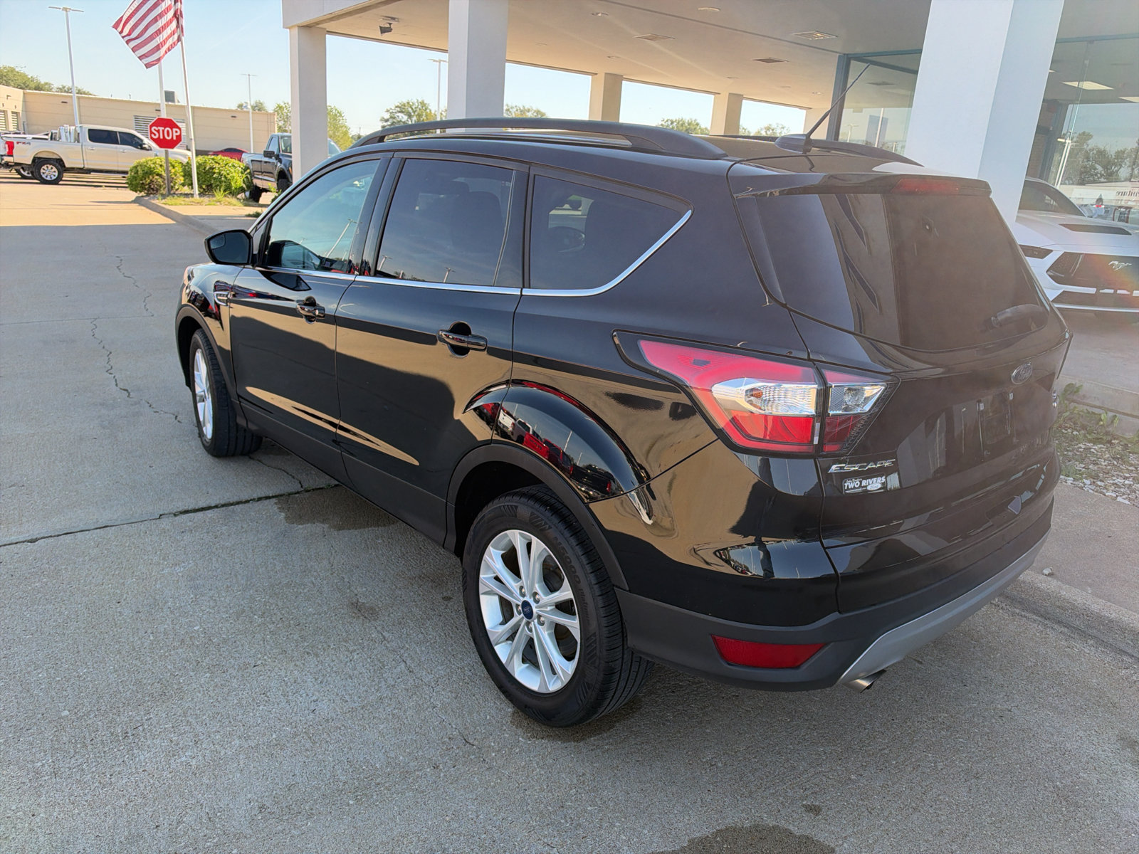 Used 2018 Ford Escape SE FWD image 8