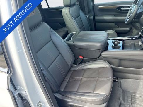 Used 2025 Chevrolet Suburban High Country AWD/4WD image 27