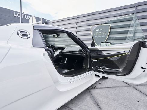 Used 2015 Porsche 918 Spyder w/Weissach Package image 42