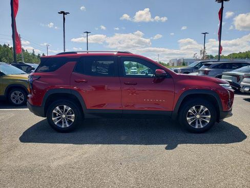 Used 2025 Chevrolet Equinox LT w/ Convenience Package II AWD/4WD image 2