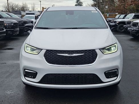 New 2026 Chrysler Pacifica Select image 2