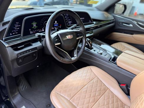 Used 2024 Cadillac Escalade ESV Premium Luxury AWD/4WD image 14