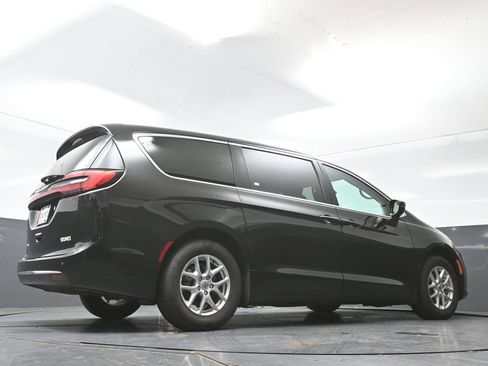 Used 2024 Chrysler Pacifica Touring-L FWD image 56