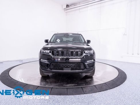 Used 2022 Jeep Grand Cherokee Limited image 4