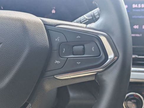 Used 2025 Chevrolet Trax LT w/ LT Convenience Package image 23