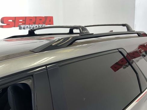 Used 2022 Nissan Pathfinder SV image 9