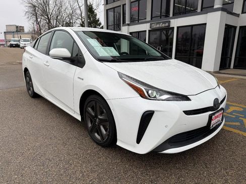 Used 2021 Toyota Prius XLE image 5